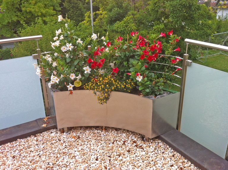 Pflanzgefässe & Blumentöpfe massgefertigt für Ihren Garten